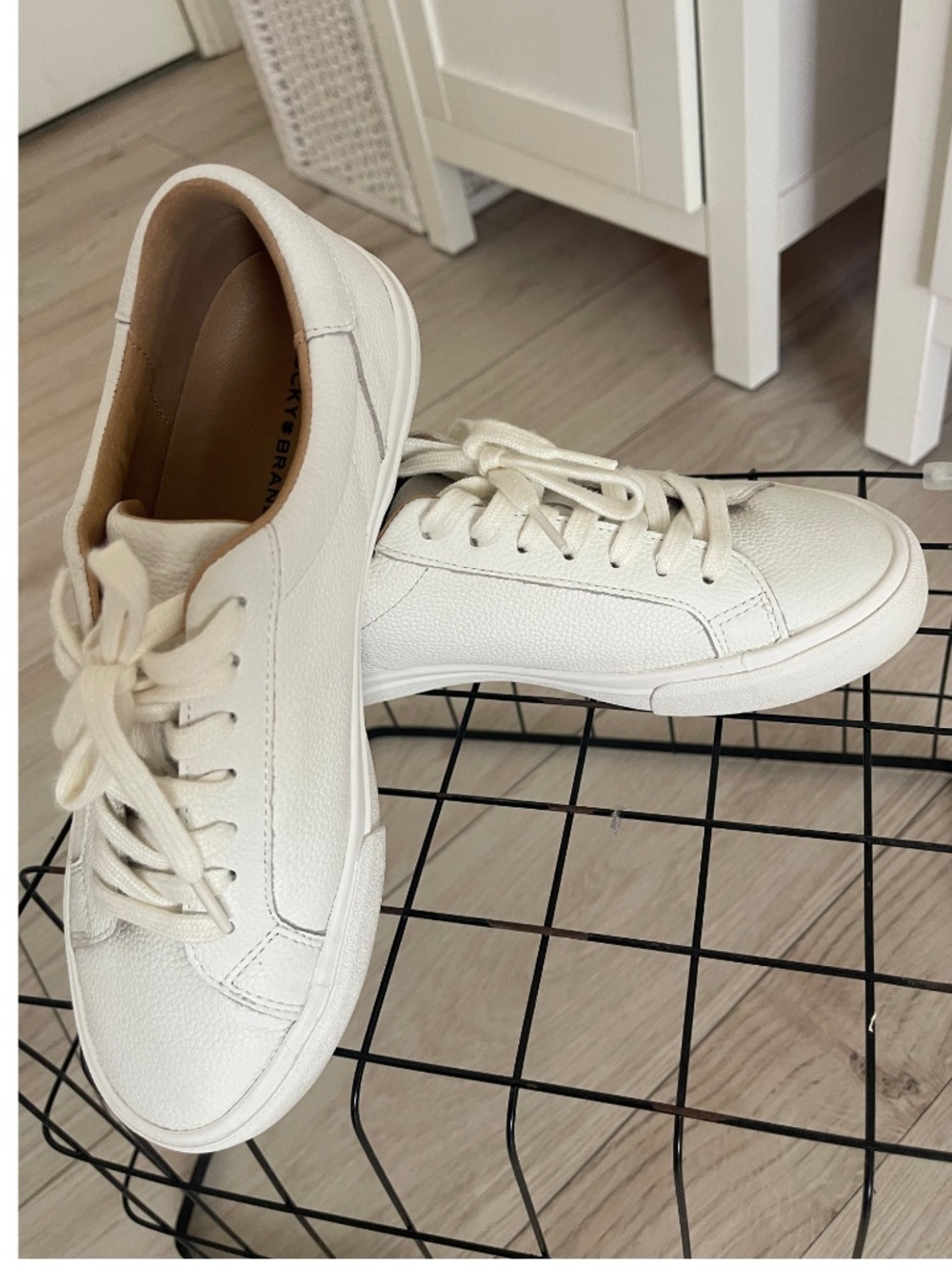 Lucky Brand White Leather Lace-Up Sneakers – Size 8